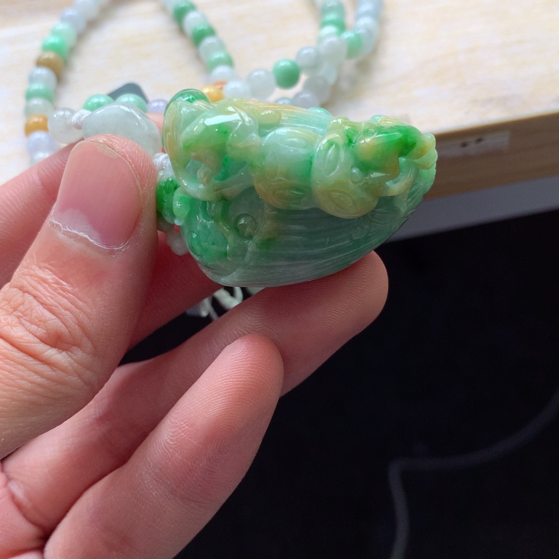 翡翠颈饰未镶嵌吊坠