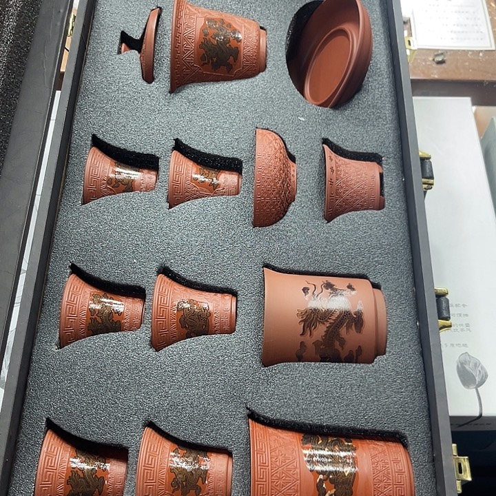 孤品茶具套装等。        
