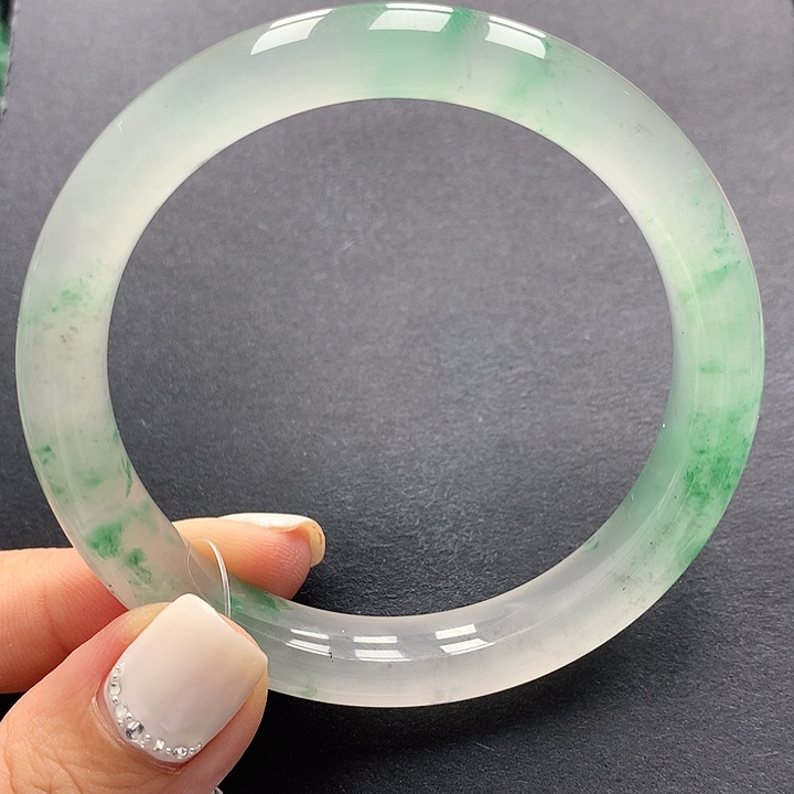 未镶嵌手镯石英质玉