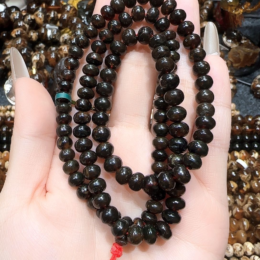 琥珀颈饰未镶嵌抚顺琥珀