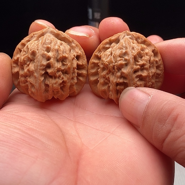 文玩核桃把件40尺三角白