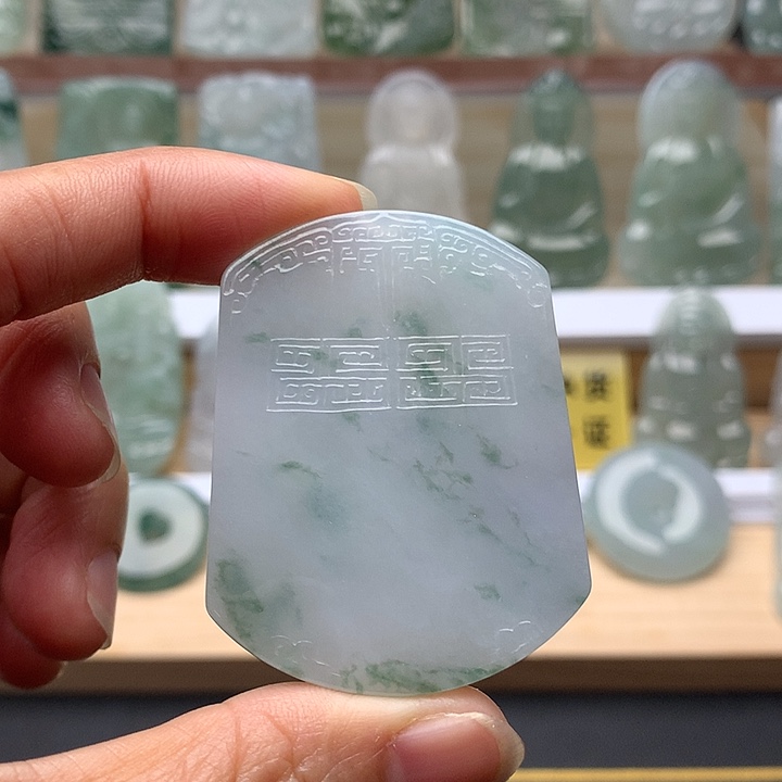 翡翠未镶嵌颈饰无事牌