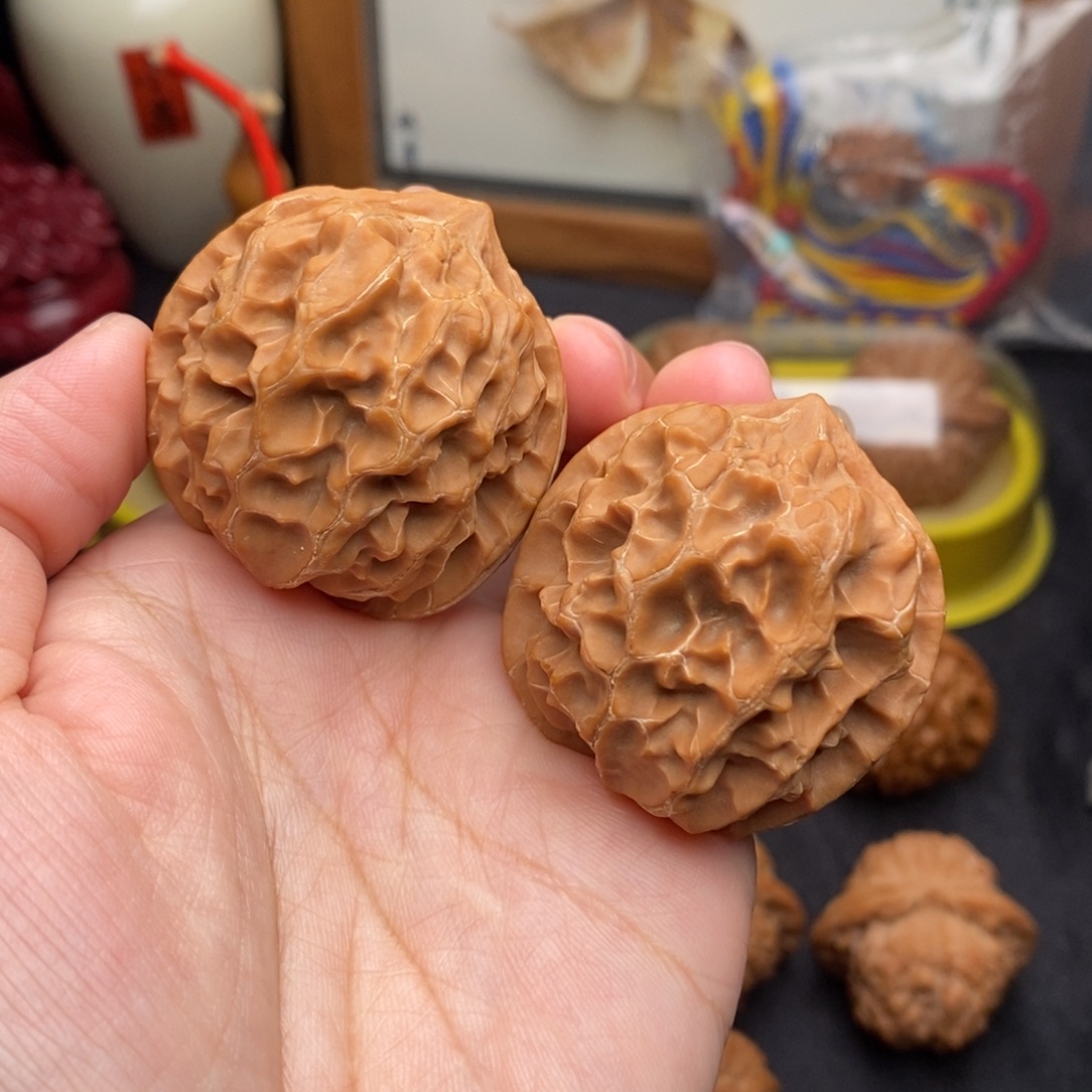 龙***情文玩核桃把件40牡丹花王