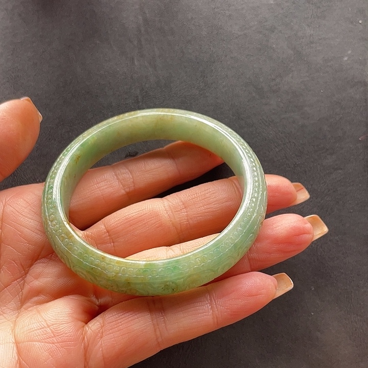 羊***米翡翠未镶嵌手镯666