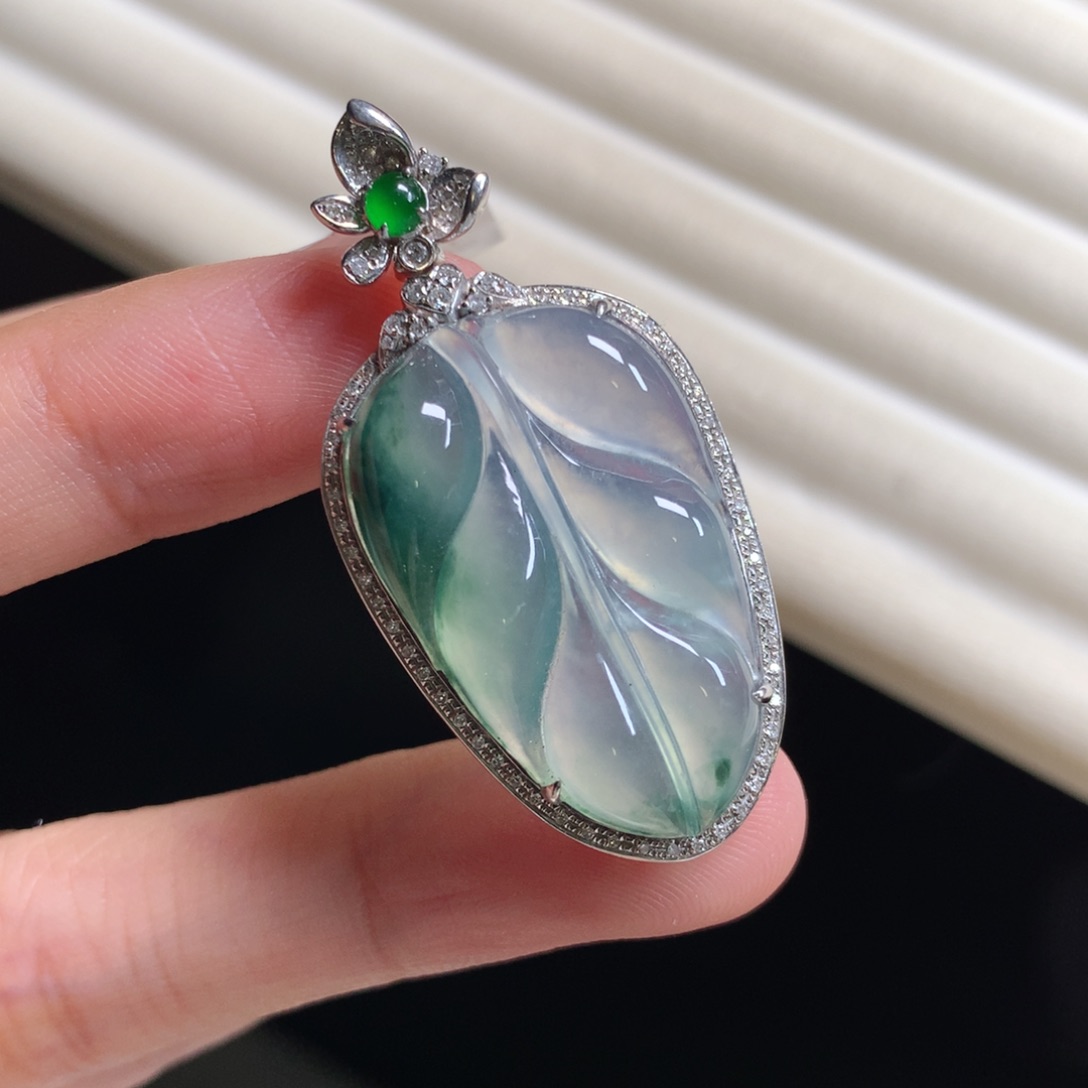 翡翠颈饰18K金镶嵌高冰叶子