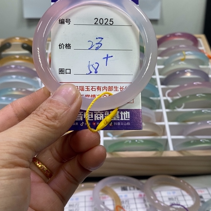 玛瑙/玉髓未镶嵌手镯2025