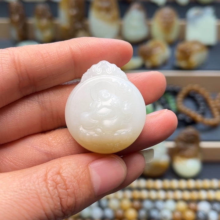 和田玉（糖玉）未镶嵌颈饰定制