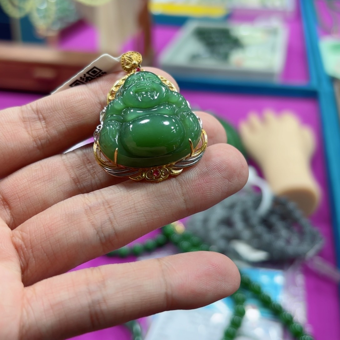 和田玉吊坠18K金镶嵌