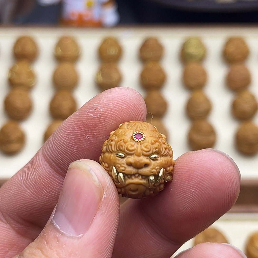 灰***挥猴头核桃吊坠镶嵌唐狮17