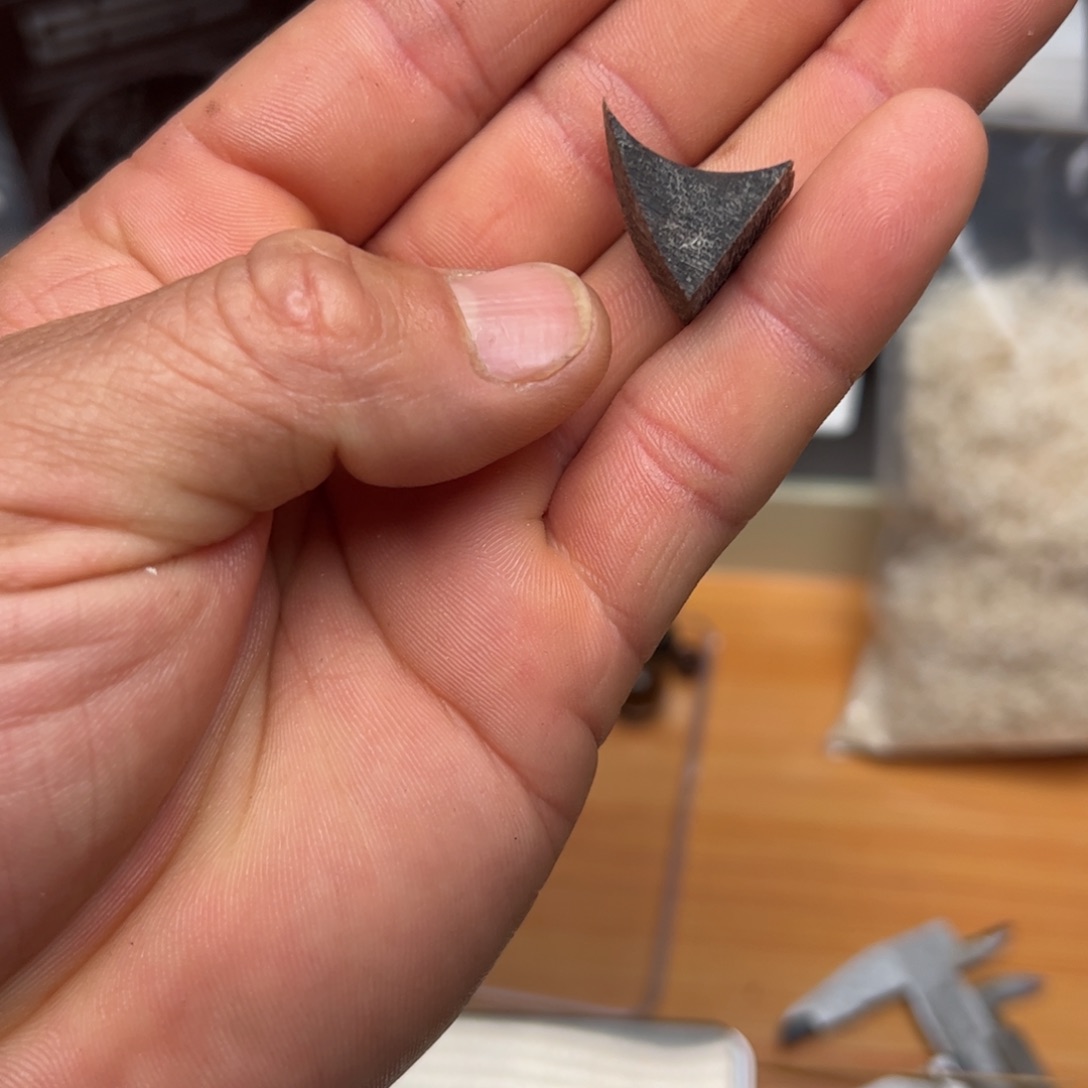 树脂只买单纯的吊坠，没带链子，属的性质。2