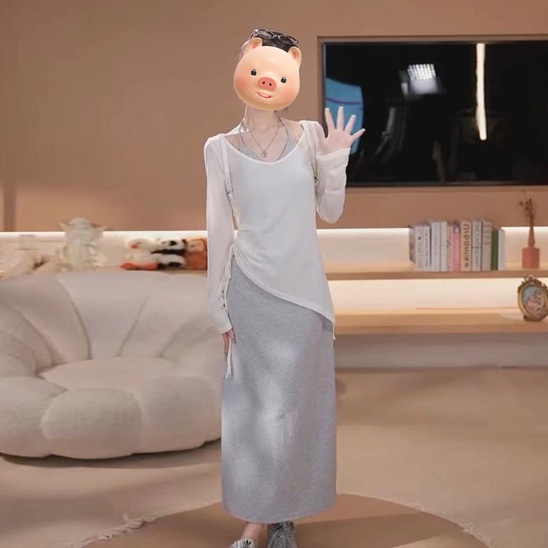 法式灰色挂脖吊带连衣裙子女早秋季2025小个子气质短裙套装3079