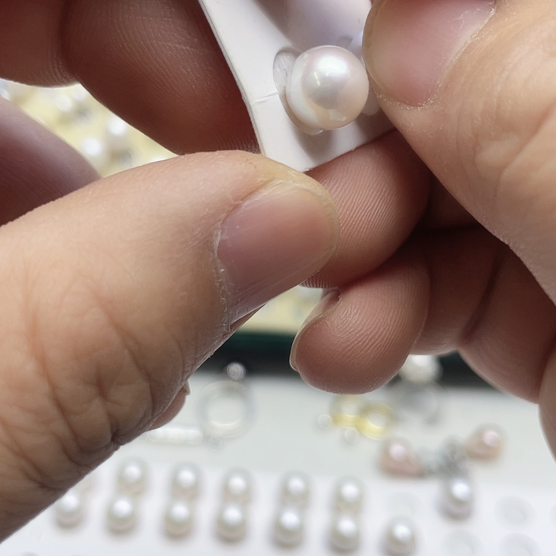 与***鱼银S925镶嵌淡水珍珠耳饰