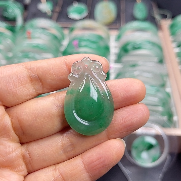 颈饰未镶嵌石英质玉含**秀