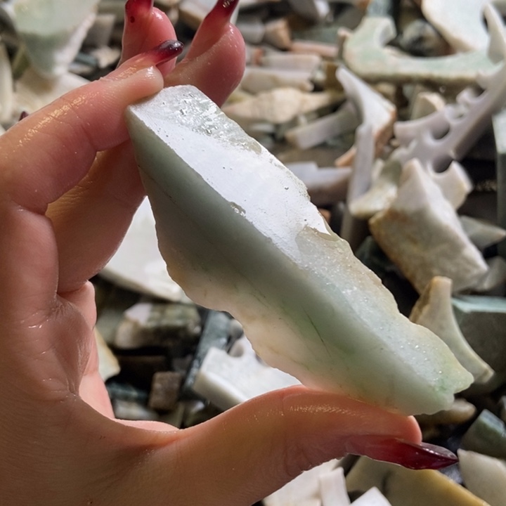 翡翠颈饰未镶嵌天然翡翠