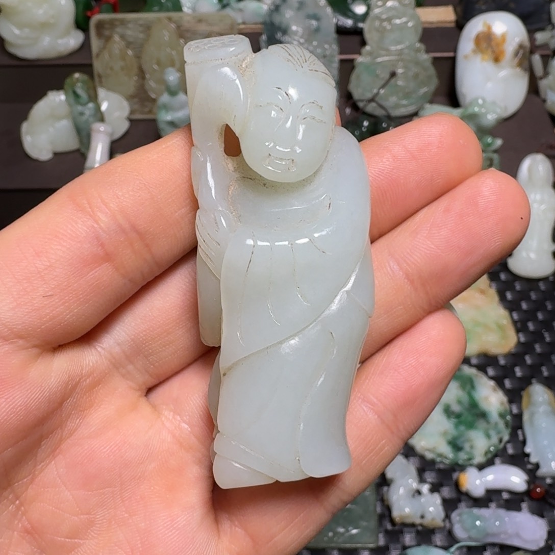 和田玉（糖玉）颈饰未镶嵌和田玉颈饰未镶嵌..