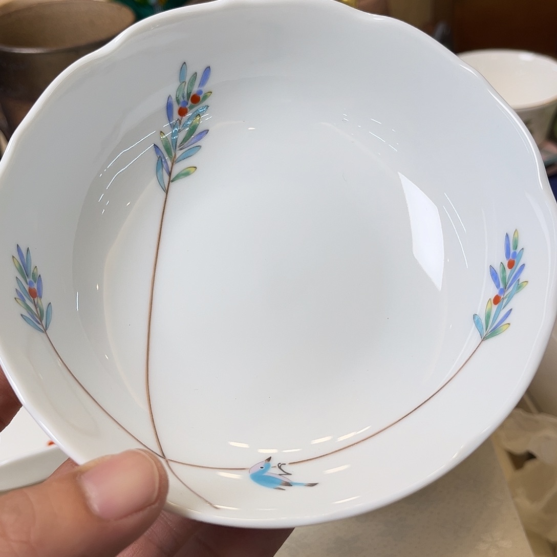 盖碗在家门口看到他俩小孩