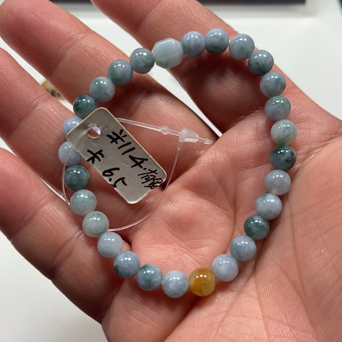 翡翠手镯未镶嵌翡翠