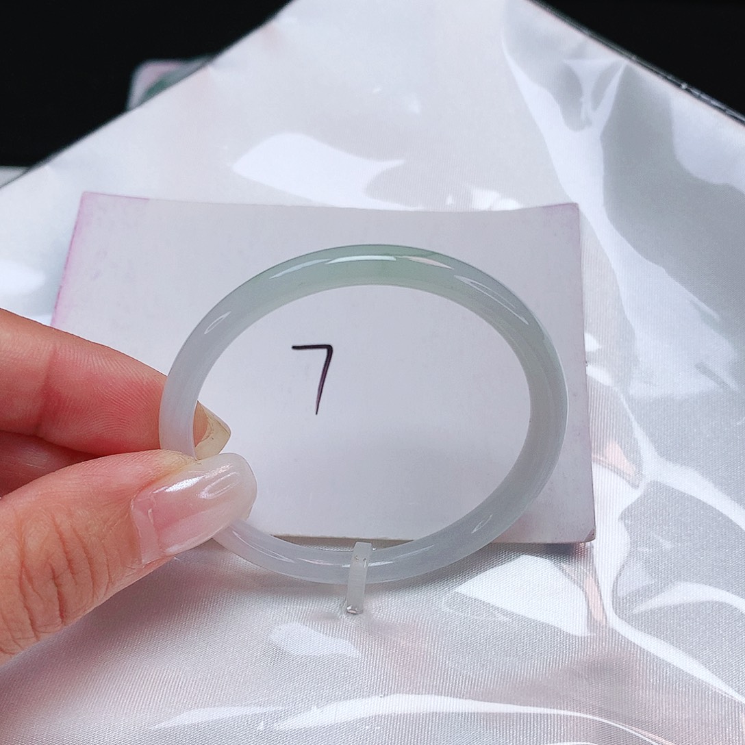 小****翡翠未镶嵌手镯 圆条46