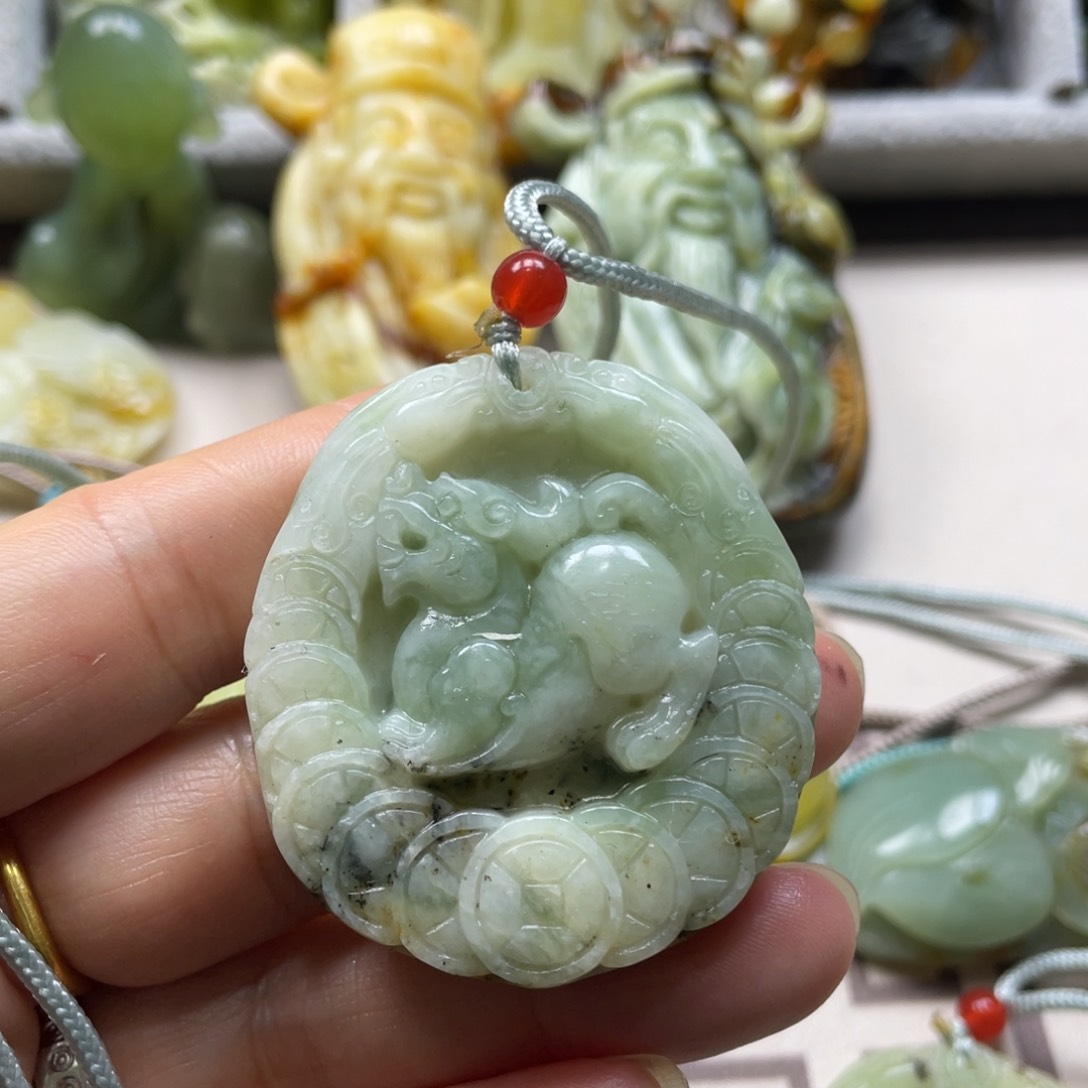 蛇纹石玉颈饰未镶嵌吊坠