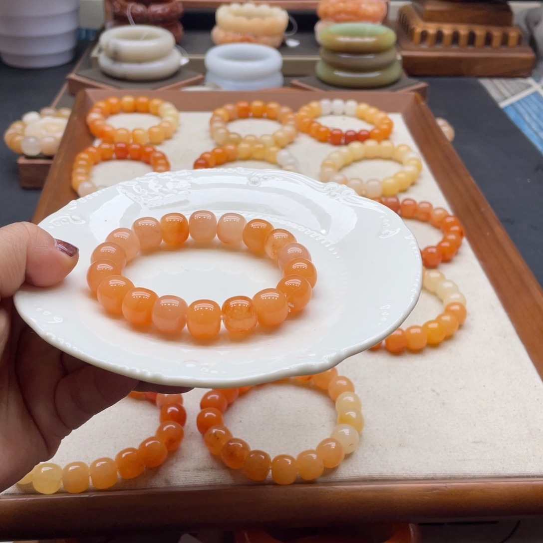 紫***蓝石英岩玉未镶嵌手镯