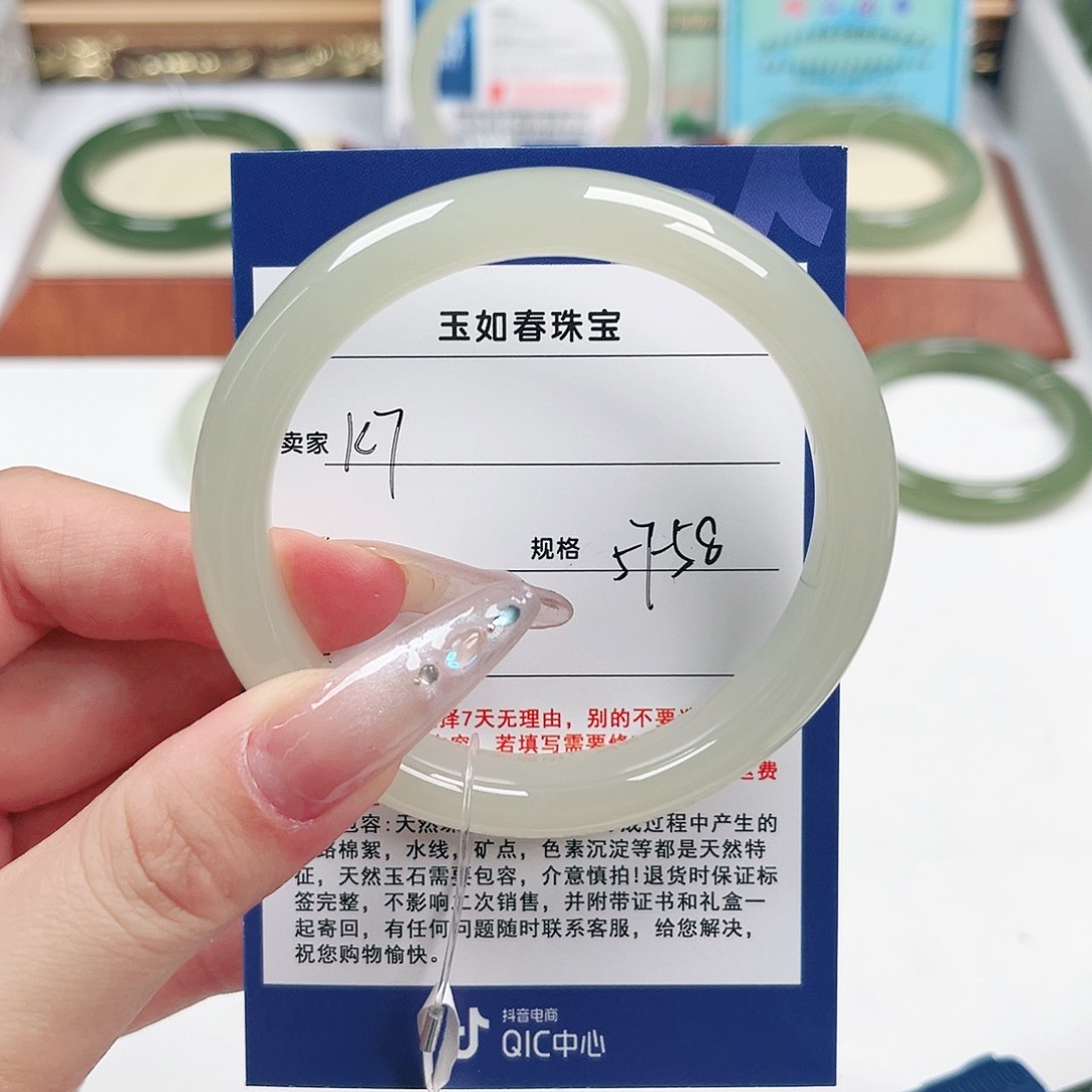 _***，和田玉手镯未镶嵌