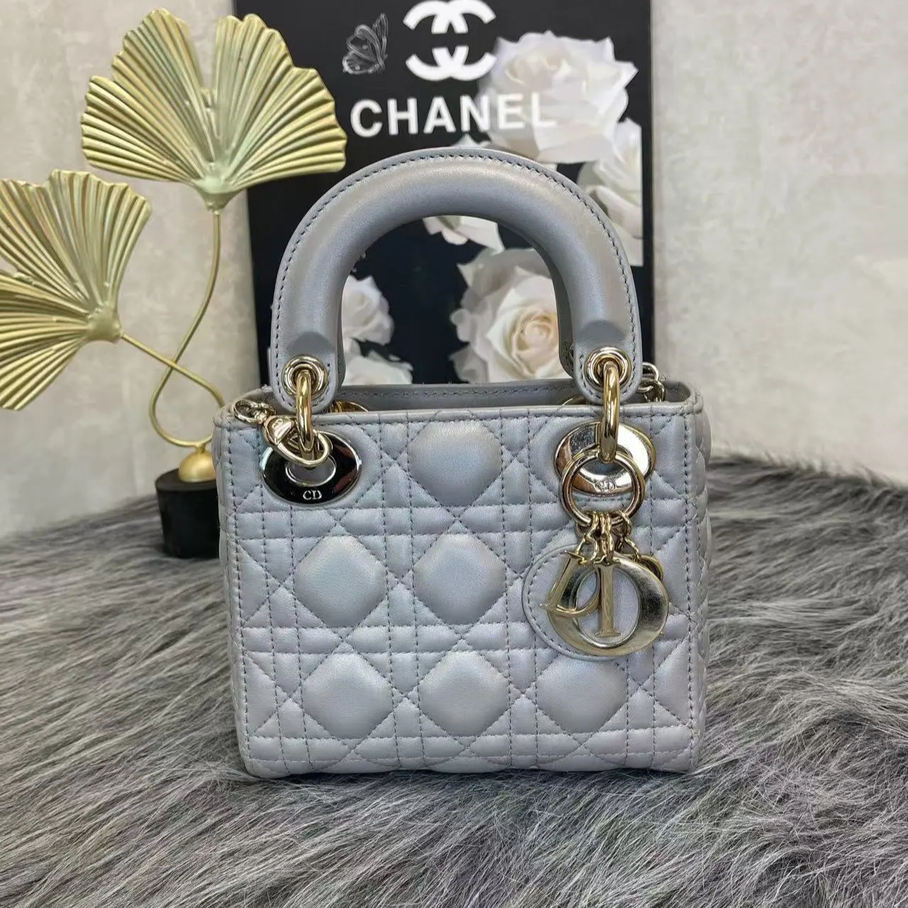 95新 DIOR/迪奥 迪奥戴妃三格灰色 25050188-03
