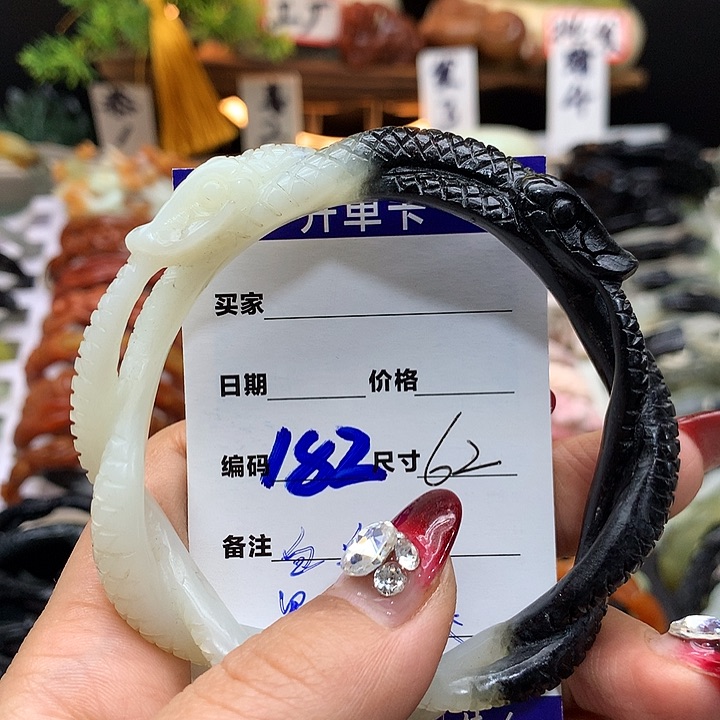 蛇纹石玉手镯未镶嵌㓂*刀