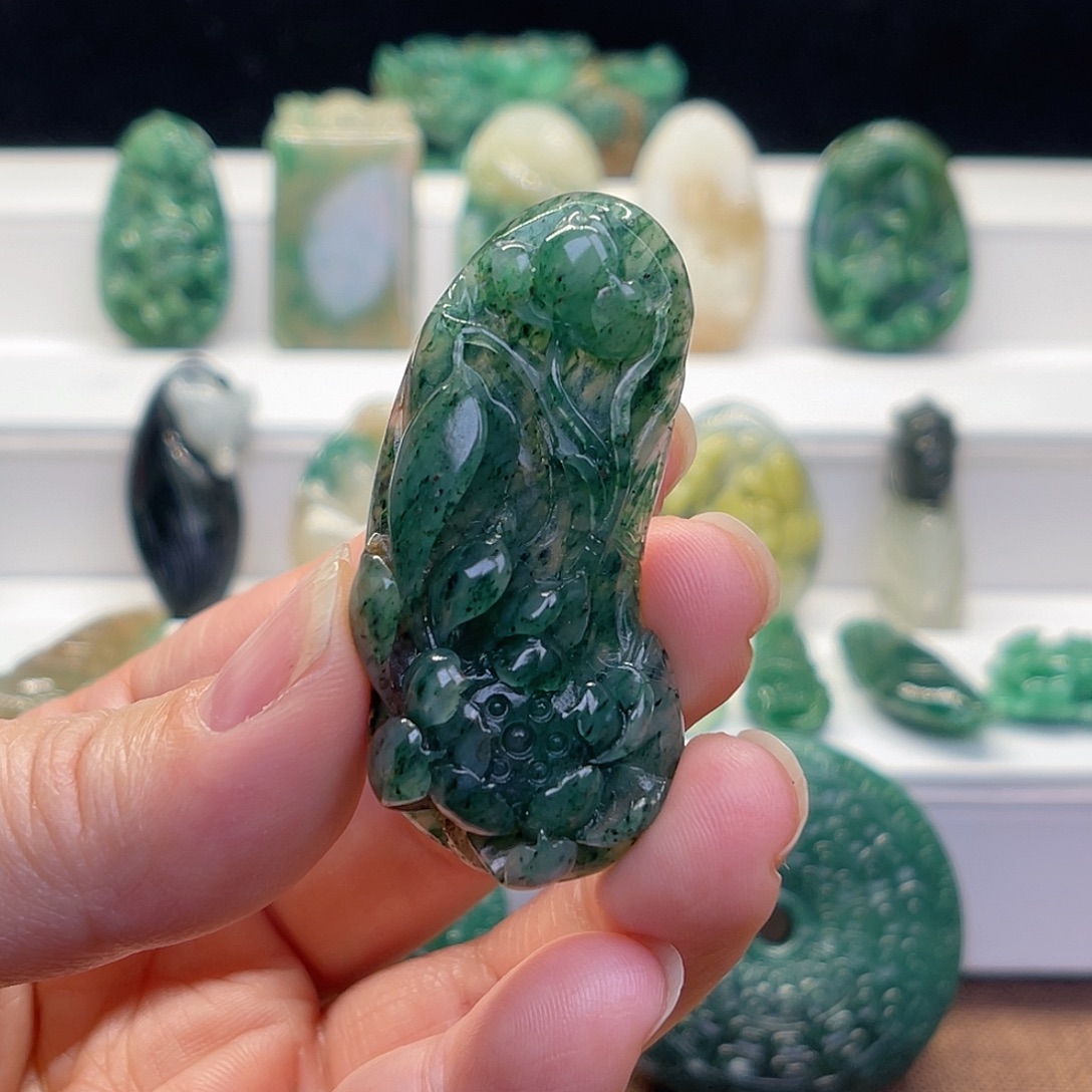 独山玉未镶嵌颈饰