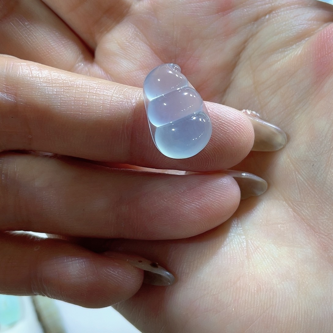 翡翠未镶嵌颈饰豆子