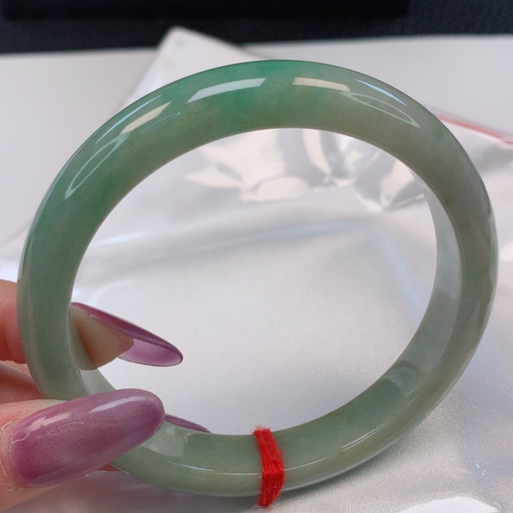 翡翠手镯未镶嵌60圈