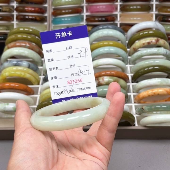 新***姐未镶嵌蛇纹石玉手镯