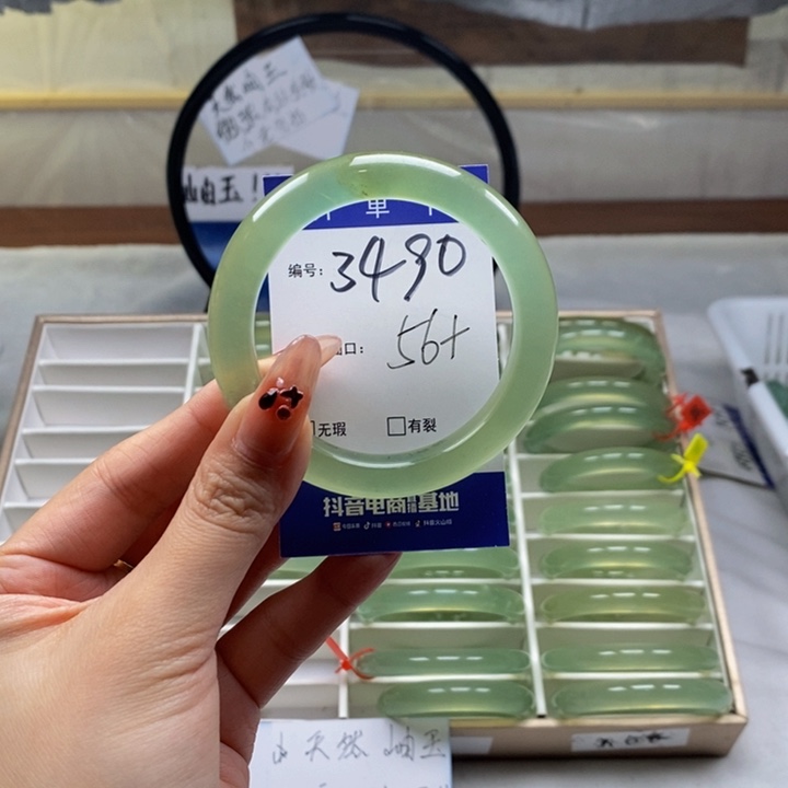 蛇纹石玉手镯未镶嵌