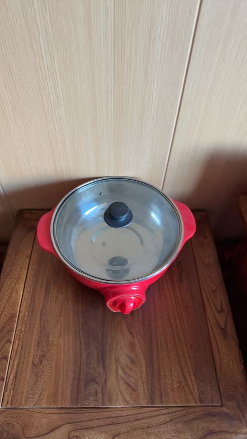 红色塑料夹玻璃儿童玩具