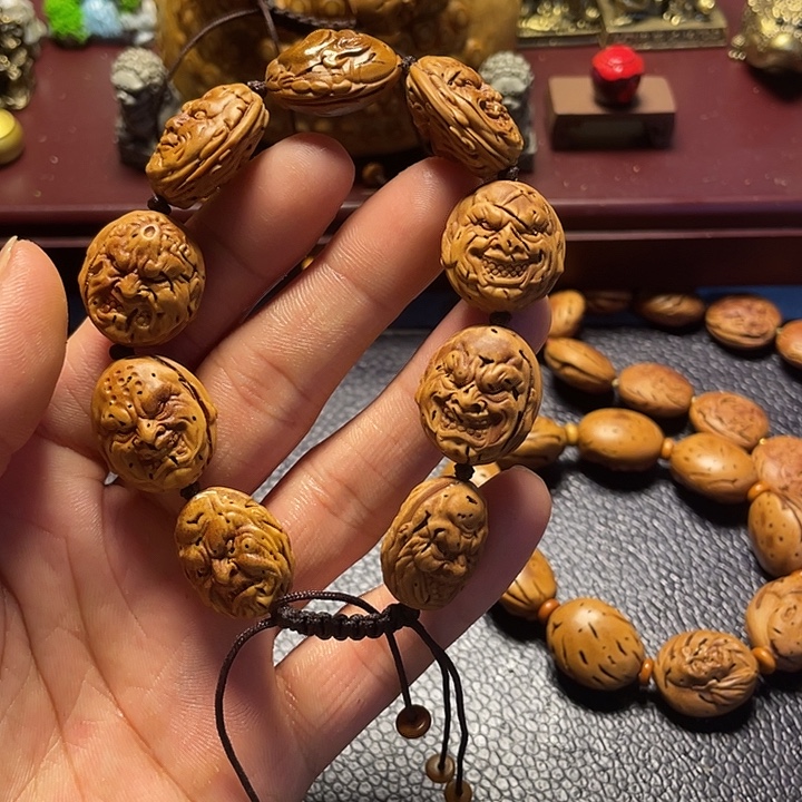 大桃核雕刻瑕疵恶僧