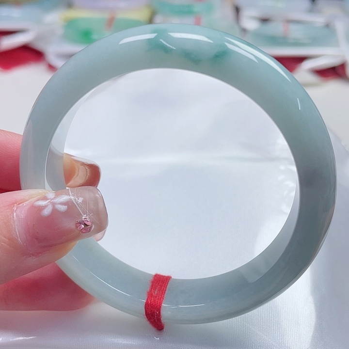 翡翠手镯未镶嵌缅甸