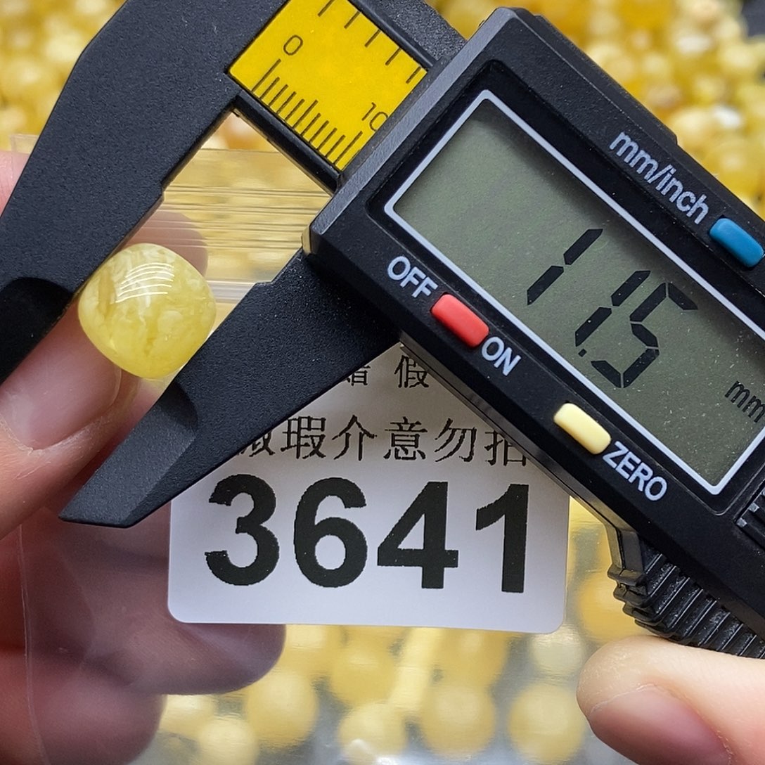 蜜蜡未镶嵌珠宝奇石3641