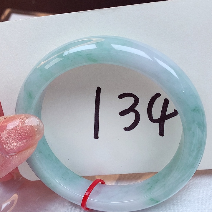 翡翠手镯未镶嵌翡翠