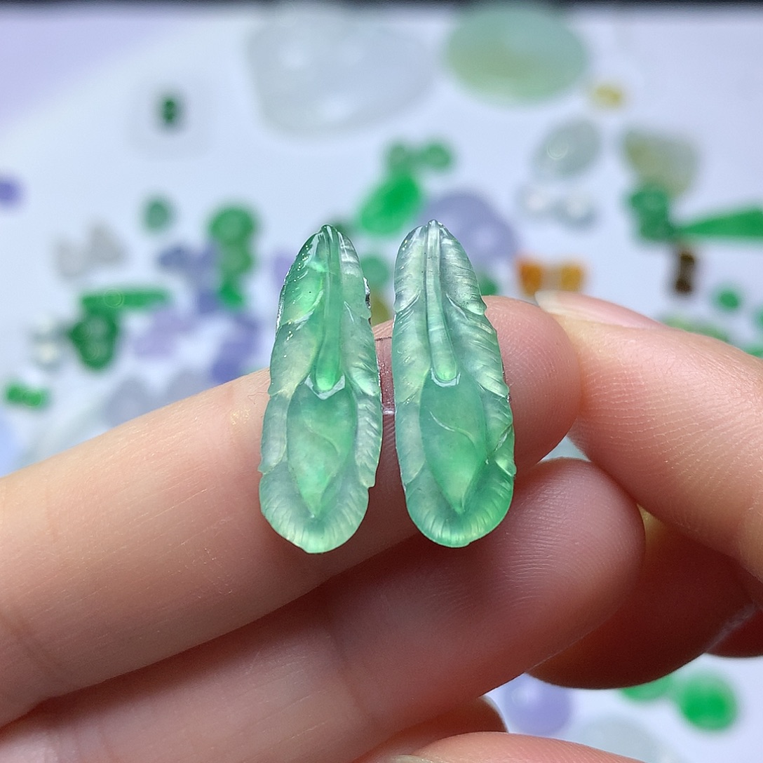 翡翠未镶嵌颈饰羽毛