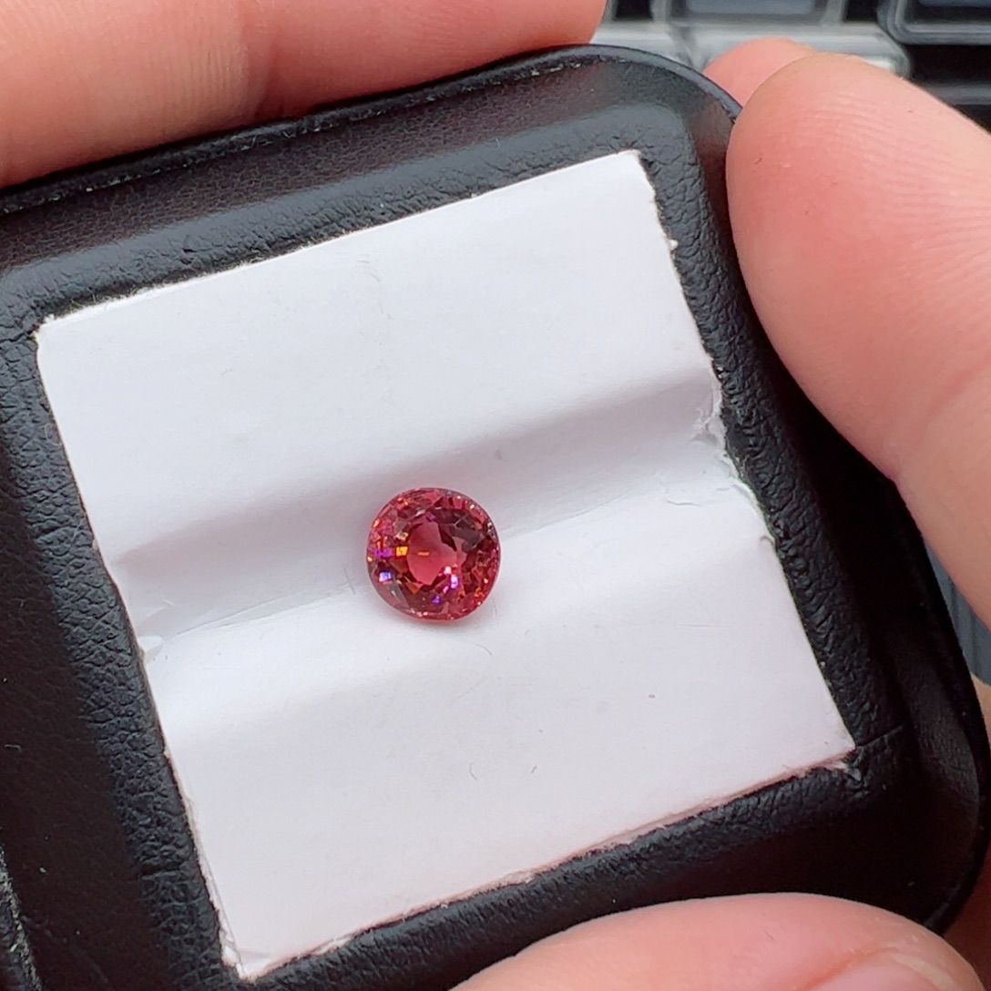 1.7克拉裸石未镶嵌碧玺