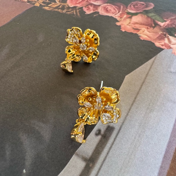 铜合金合成锆石耳饰 国风水滴花朵耳钉精致气质百搭日常仙女耳饰