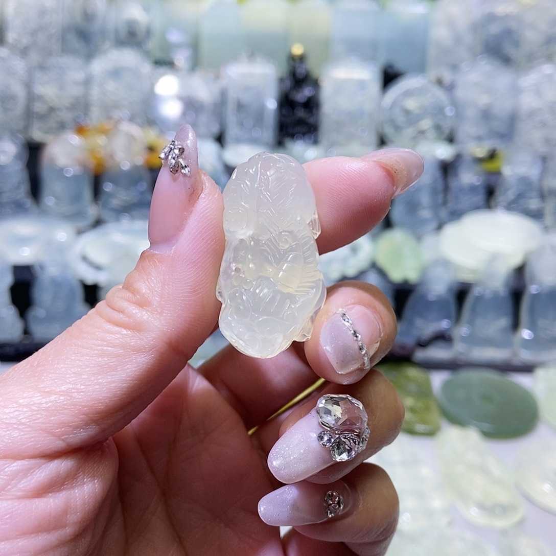 岫玉吊坠未镶嵌吊坠