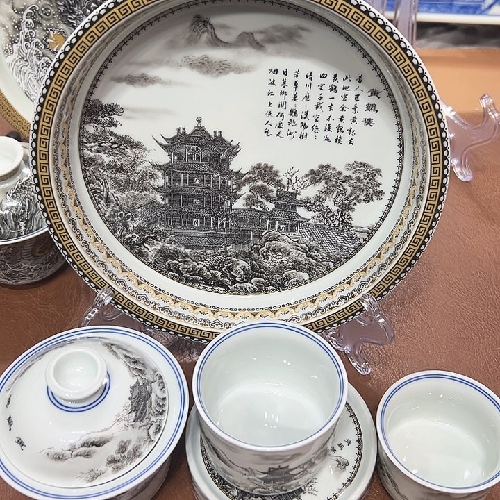 摆件景德镇陶瓷学院等单位联合举办了多项