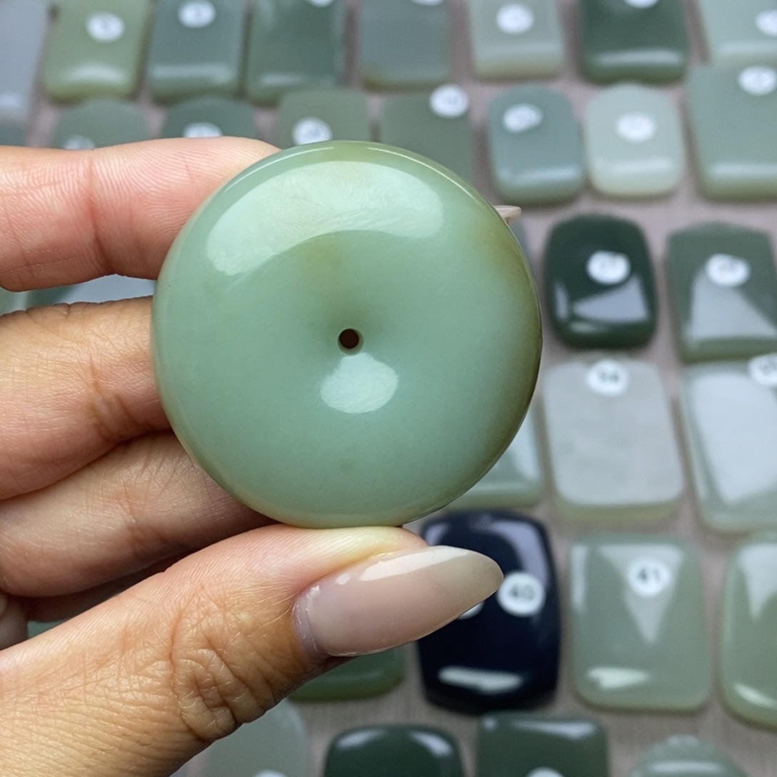 ！***和田玉未镶嵌颈饰