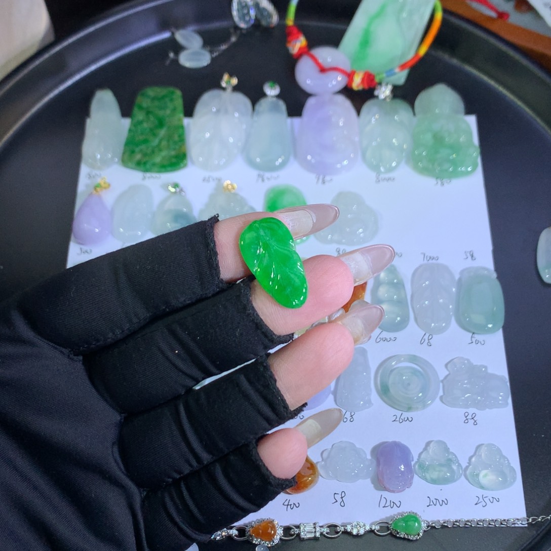 翡翠未镶嵌吊坠(不含链)绿叶