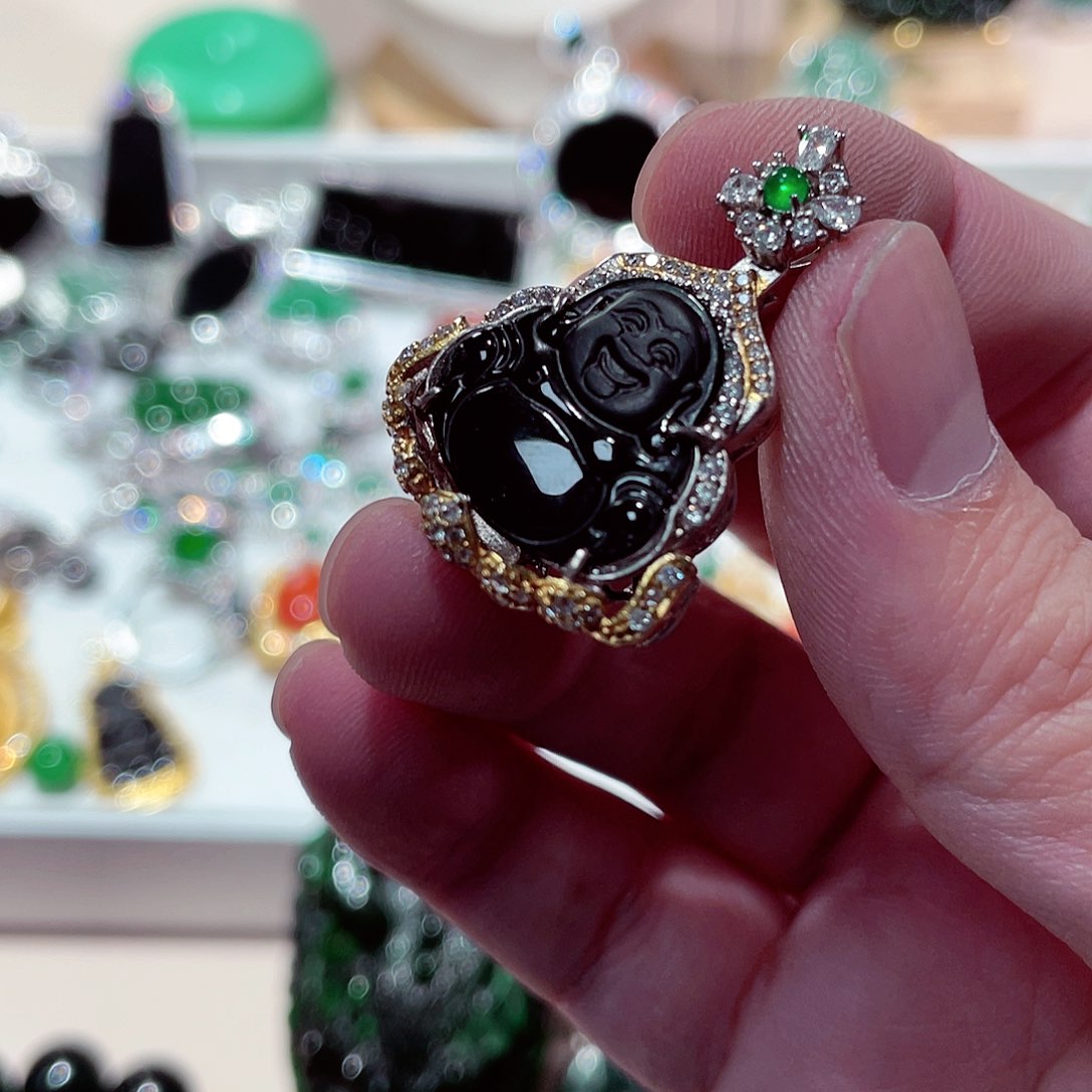 翡翠颈饰未镶嵌翡翠