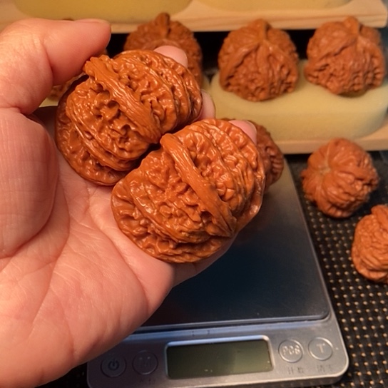 满***红文玩核桃吊坠核桃