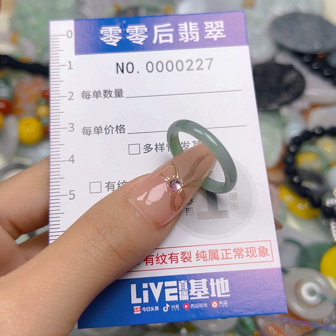 翡翠未镶嵌颈饰hhh