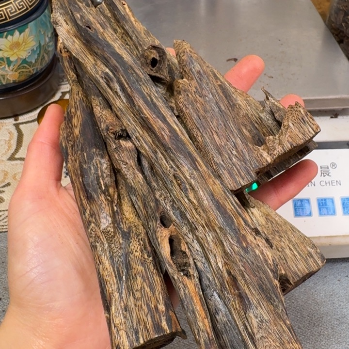 陈***也沉香沉香碎屑棋楠紫罗兰高端虫漏树心油块料149克