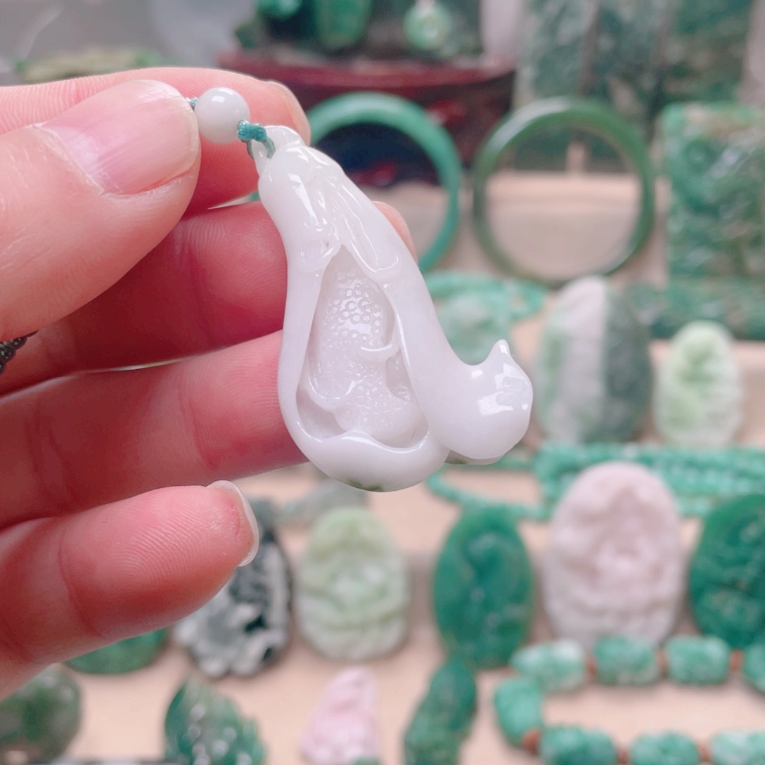 独山玉未镶嵌颈饰