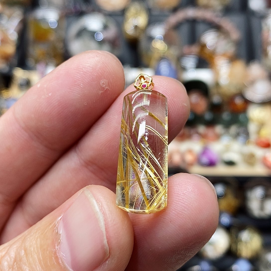 水晶颈饰18K金镶嵌天然精致水晶吊坠